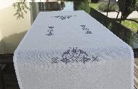 Motifs Mauves, chemin de table point de croix Brodlia