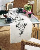 Fleurs Noires, chemin de table  broder Vervaco