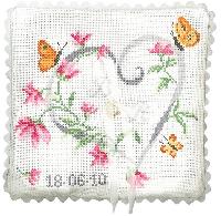 Coeur Fleurs & Papillons, kit coussin mariage  broder