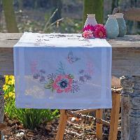 Fleurs Pastel, chemin de table  broder Vervaco