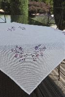 Fleurs Mauves & Violettes, surnappe " Brodlia " kit broderie traditionnelle