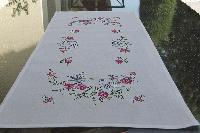 Fleurs Roses & Oiseaux, chemin de table < Brodlia >, vendu sans les fils